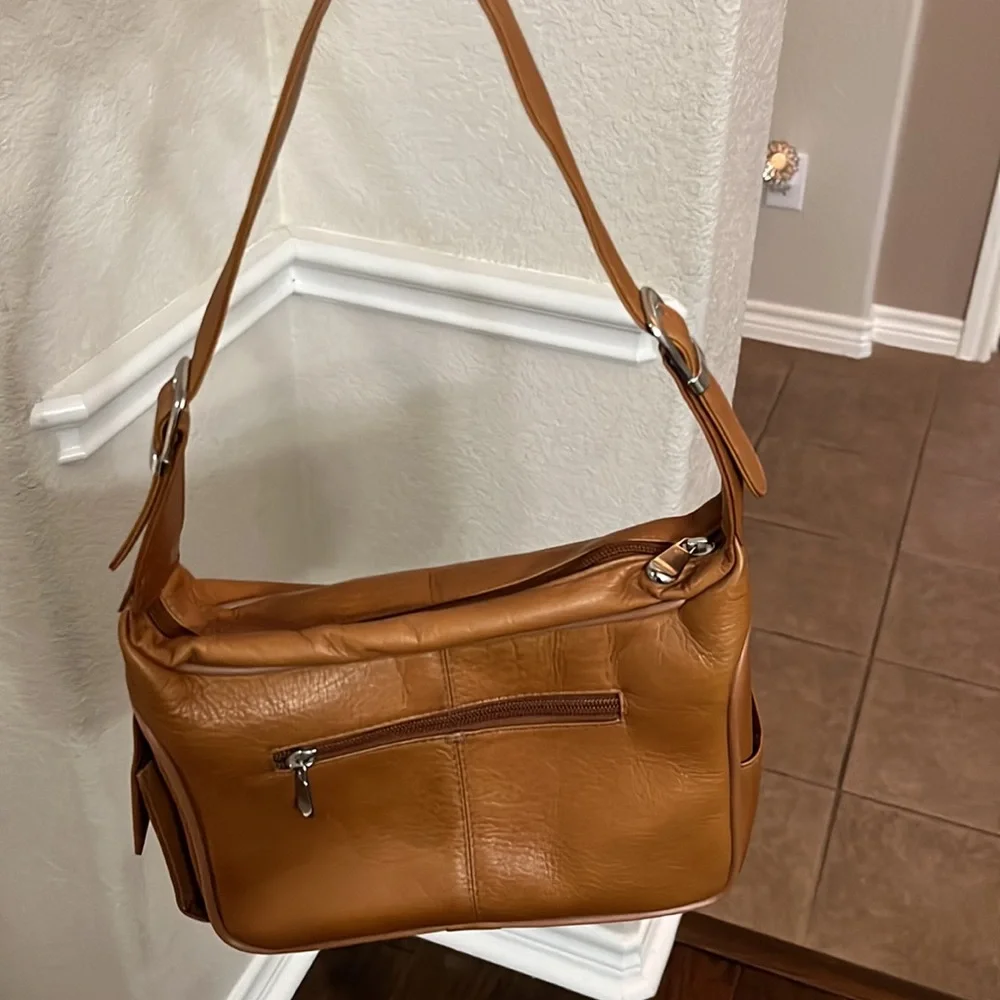 Cabela’s Columbia’s leather natural tan small bag
